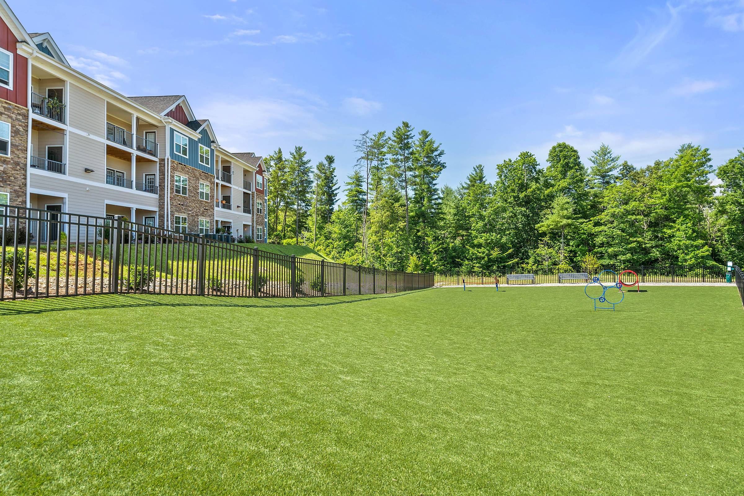 Petfriendly apartments in Weaverville, NC Hawthorne at Weaverville